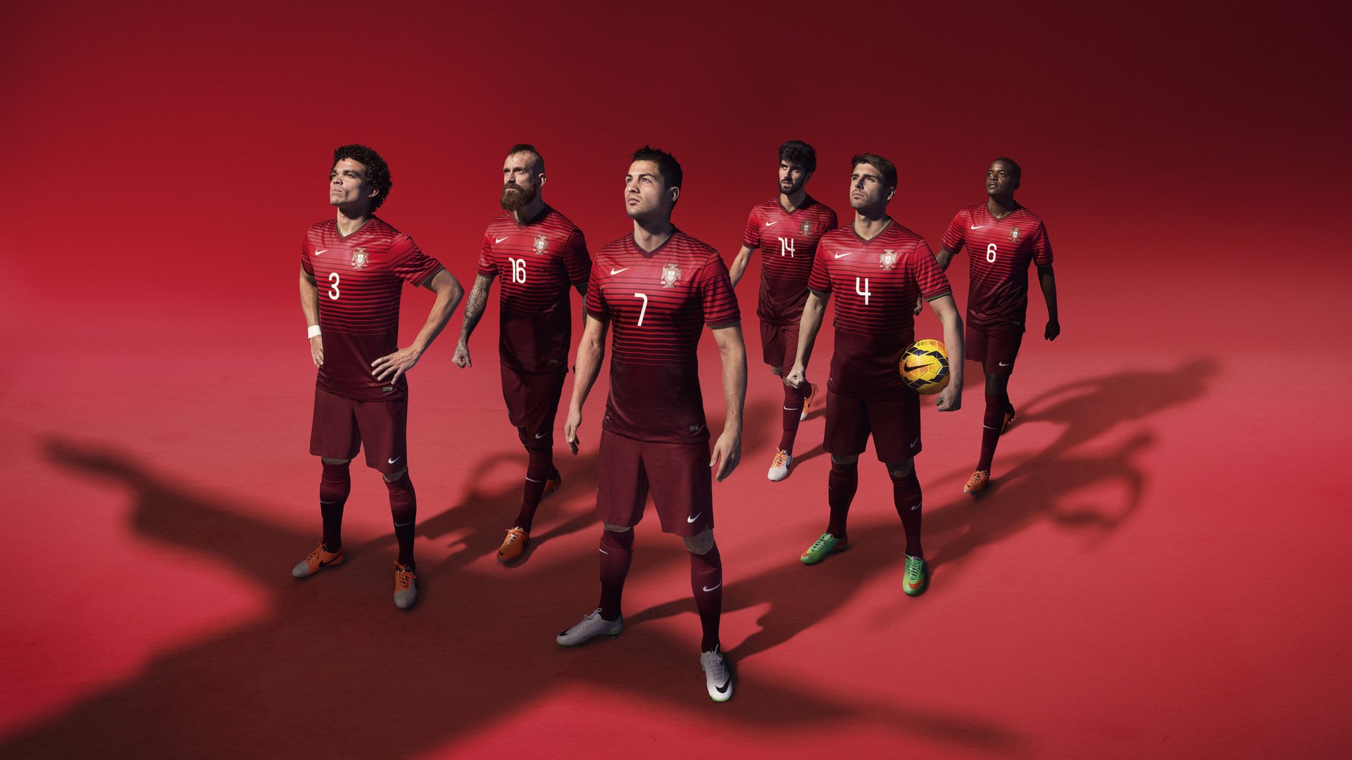 传控型中场是否更适合面对高压对抗型对手，传控打法和防守反击